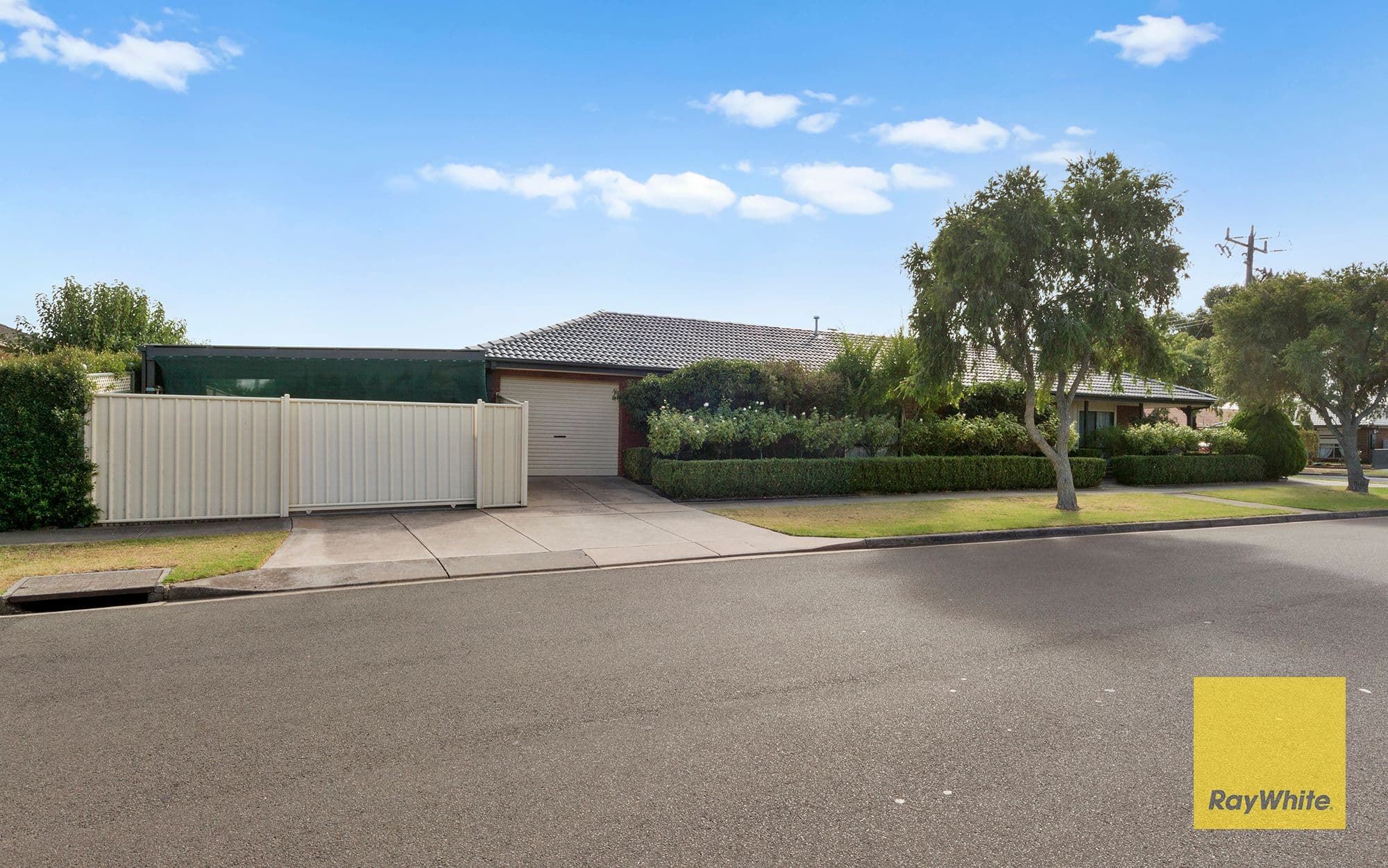 52 KNIGHTSBRIDGE Avenue, Altona Meadows VIC 3028, Altona Meadows - Thumbnail 3
