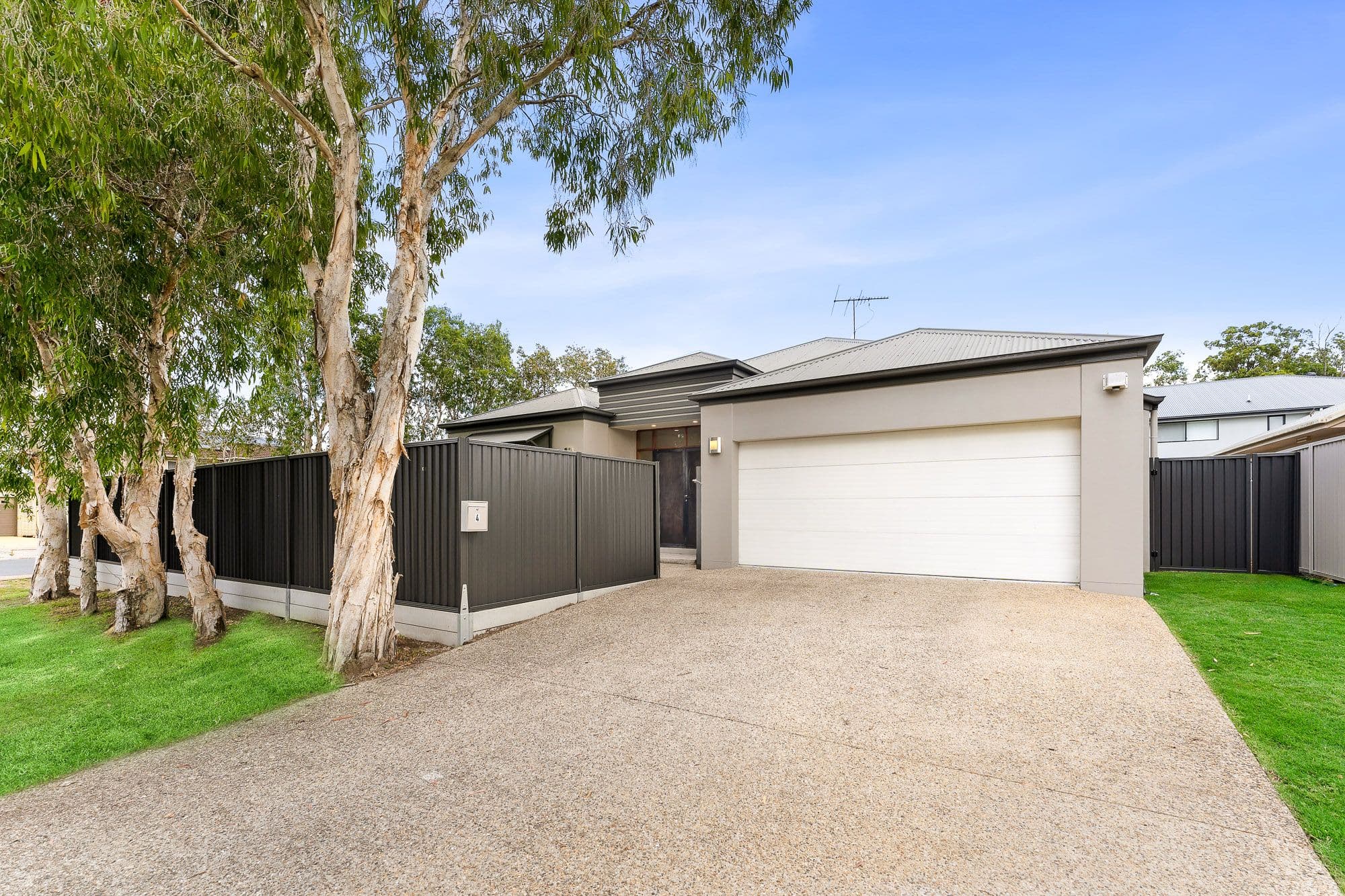 4 Fallon Court, Calamvale QLD 4116, Calamvale - Thumbnail 3