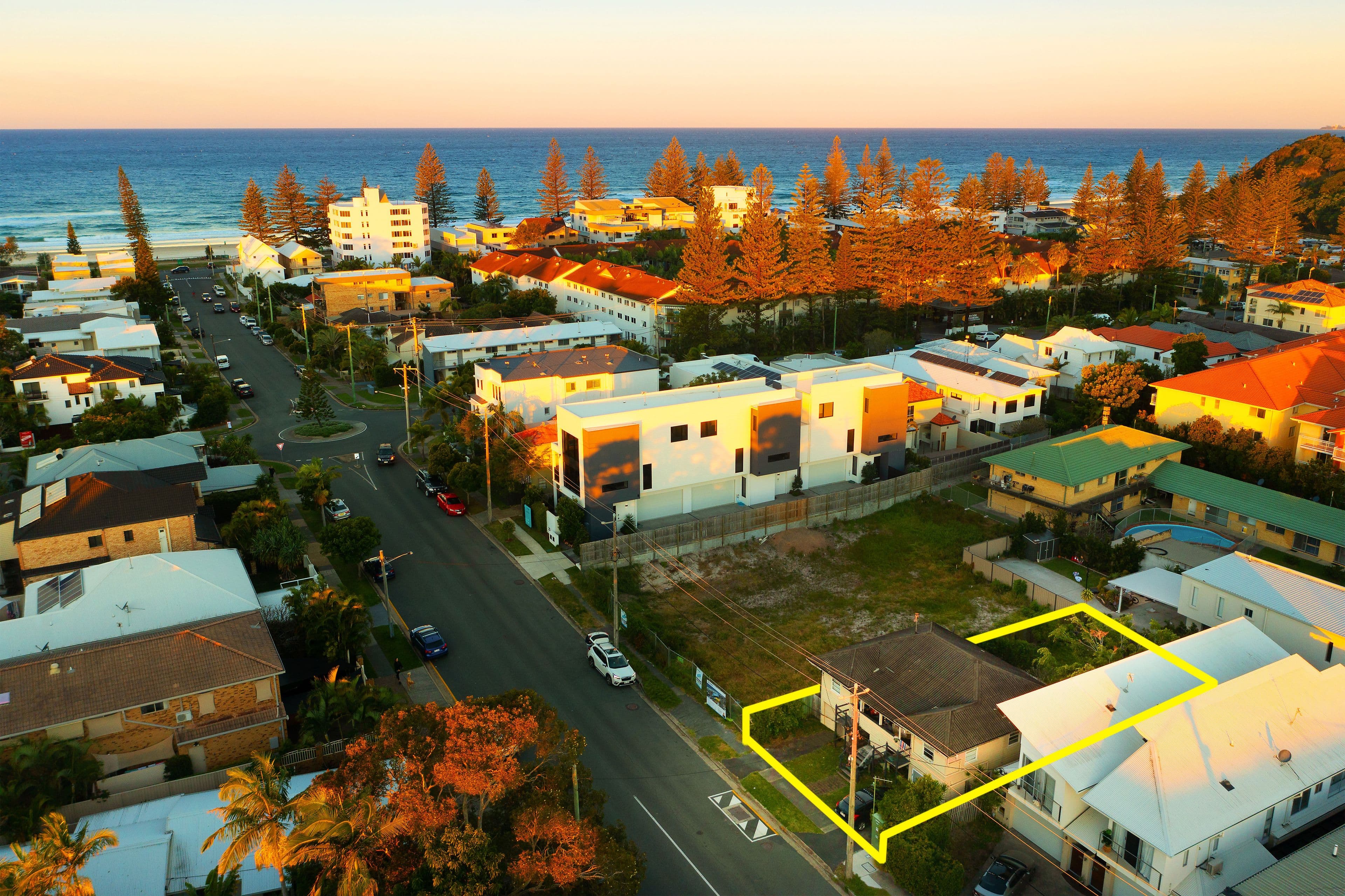 26 Riviera Road, Miami QLD 4220, Miami - Thumbnail 2
