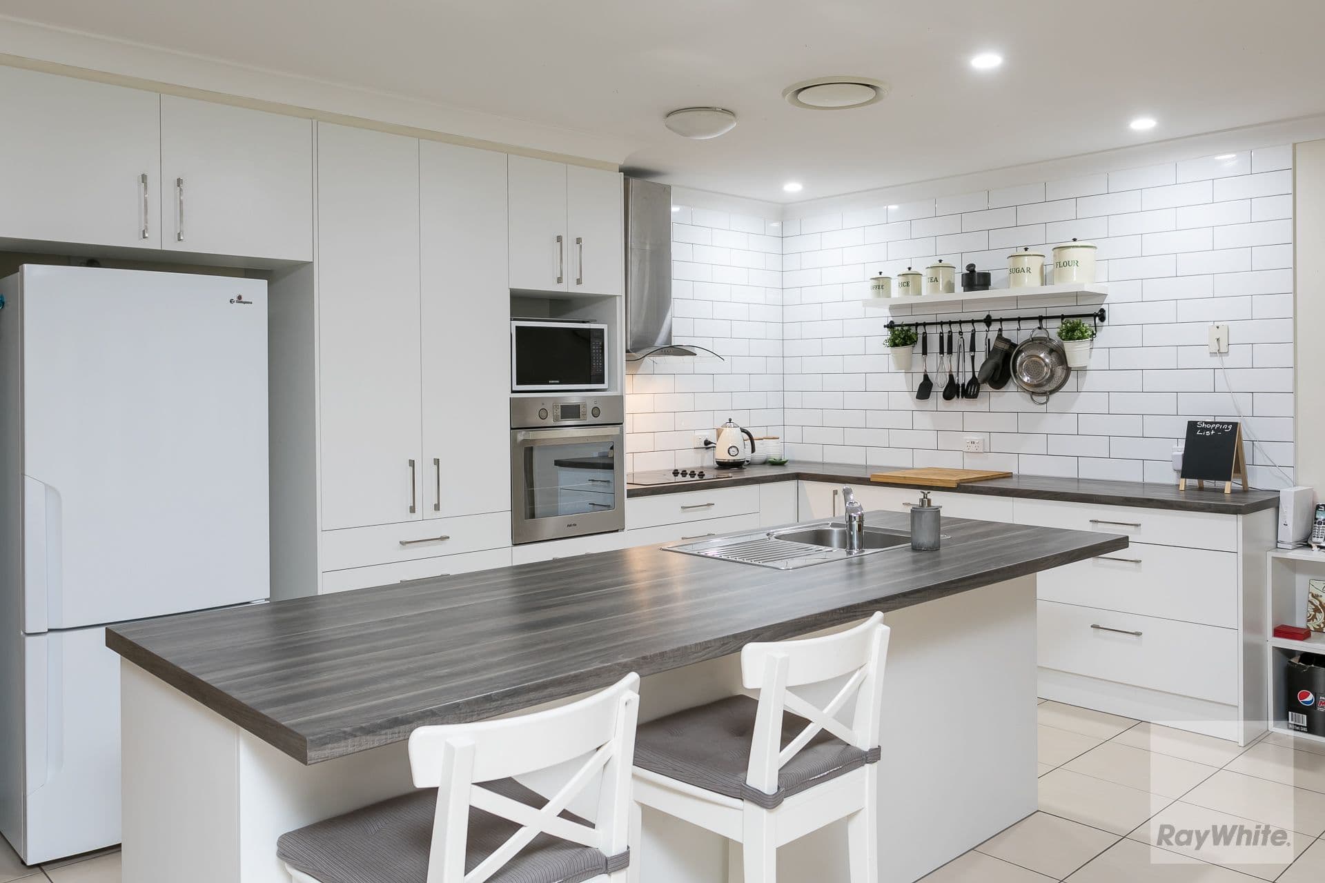 10 Sunrise Street, Mount Cotton QLD 4165, Mount Cotton - Thumbnail 4