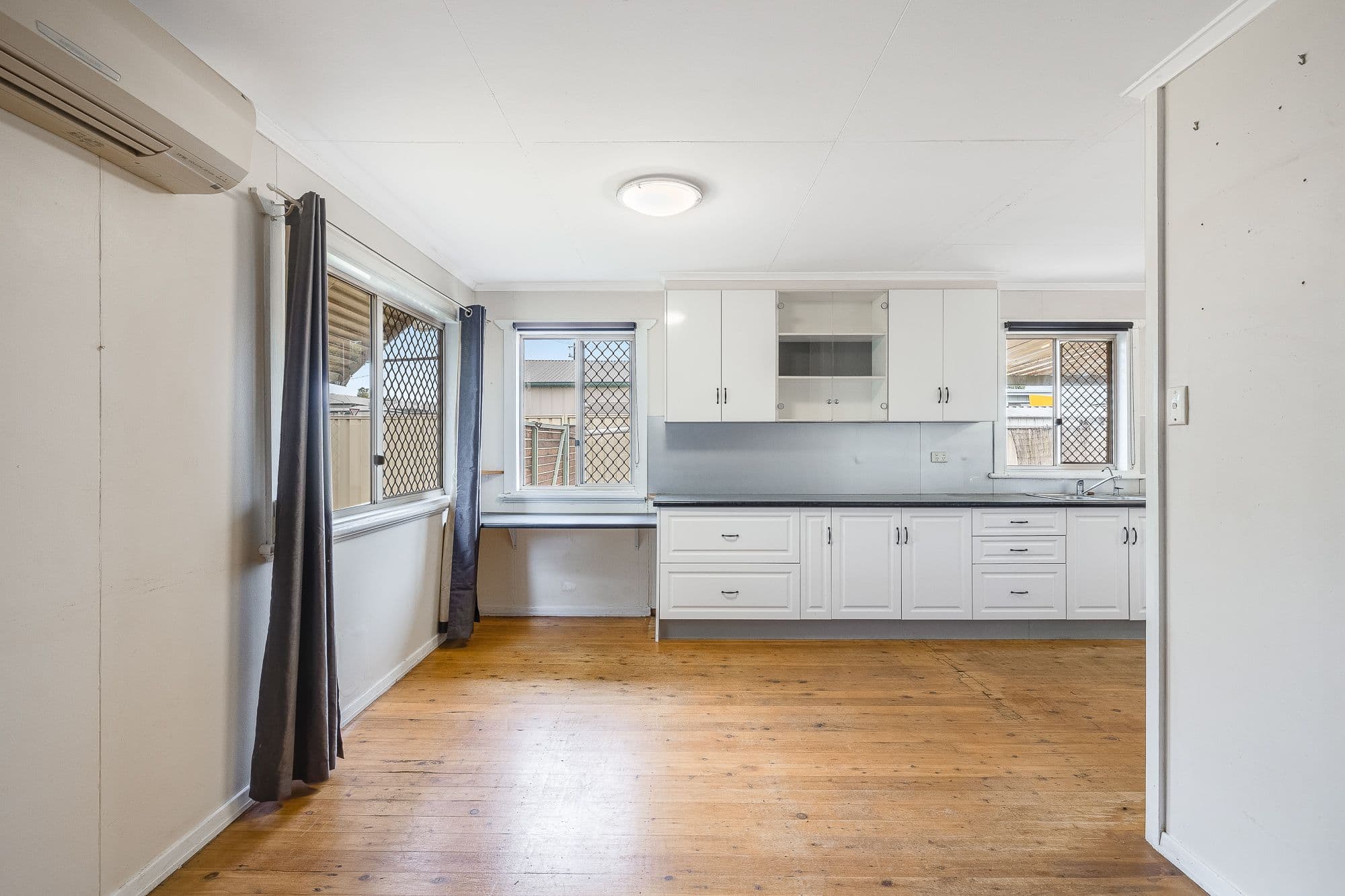 32 Smithfield Street, Harristown QLD 4350, Harristown - Thumbnail 3