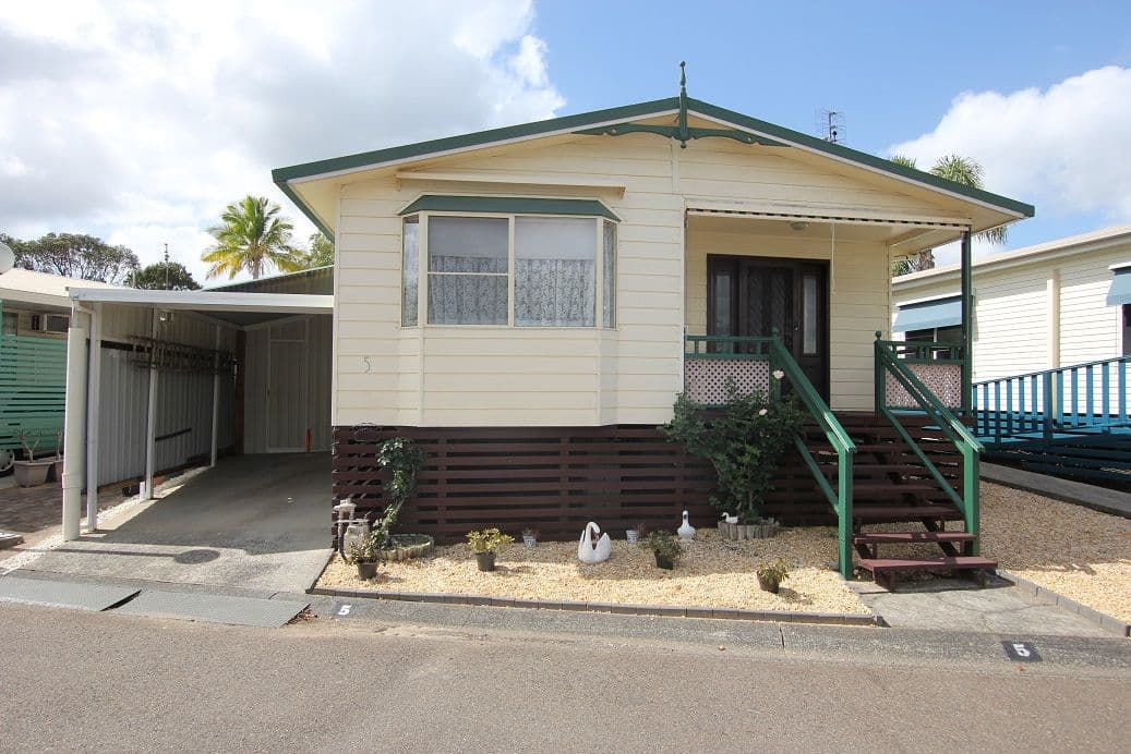 5 Sixth Avenue, Green Point - Image 1