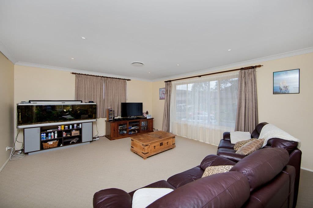 8 Poplars Avenue, BATEAU BAY NSW 2261, Bateau Bay - Thumbnail 3