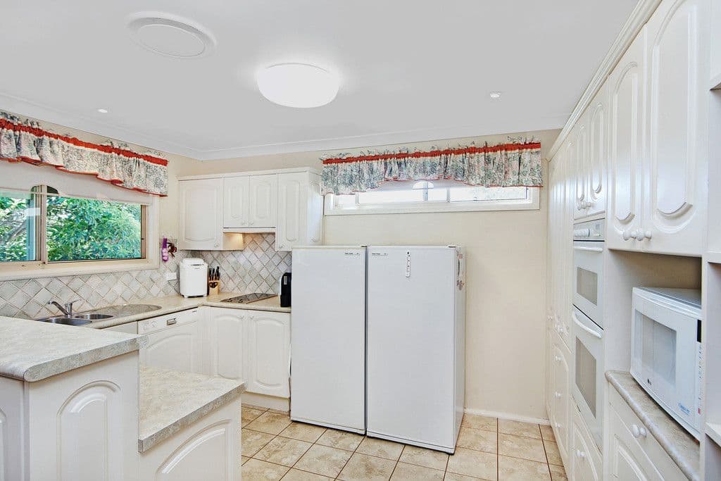 8 Poplars Avenue, BATEAU BAY NSW 2261, Bateau Bay - Thumbnail 5