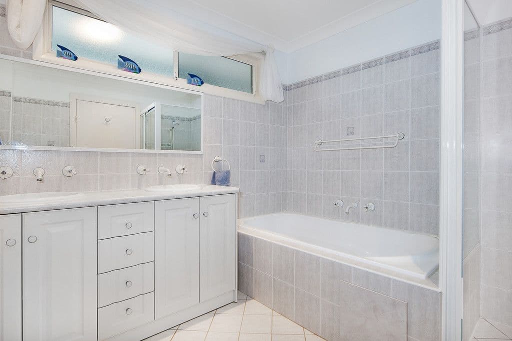8 Poplars Avenue, BATEAU BAY NSW 2261, Bateau Bay - Thumbnail 6