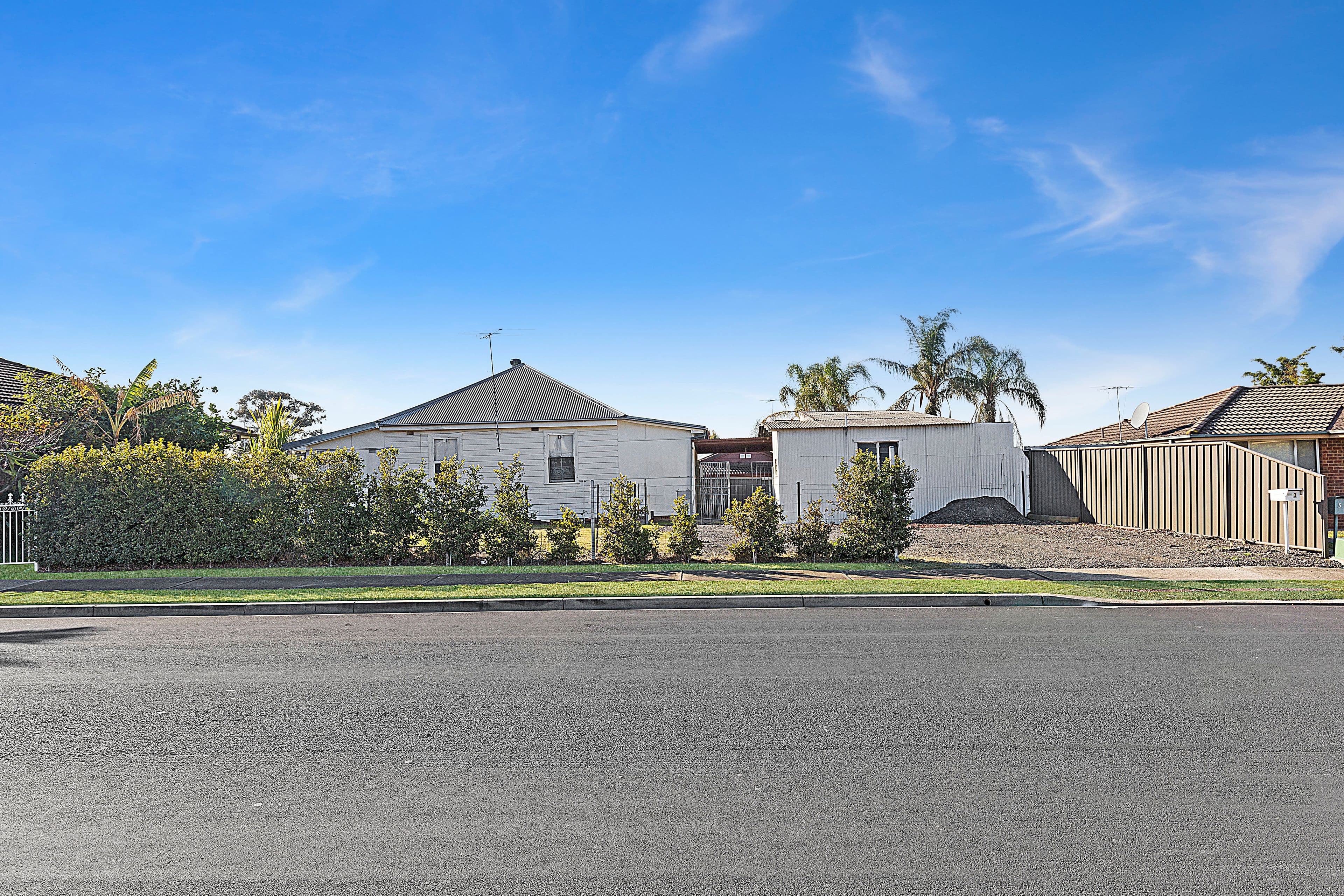 3 Sartor Crescent, Bossley Park - Image 1