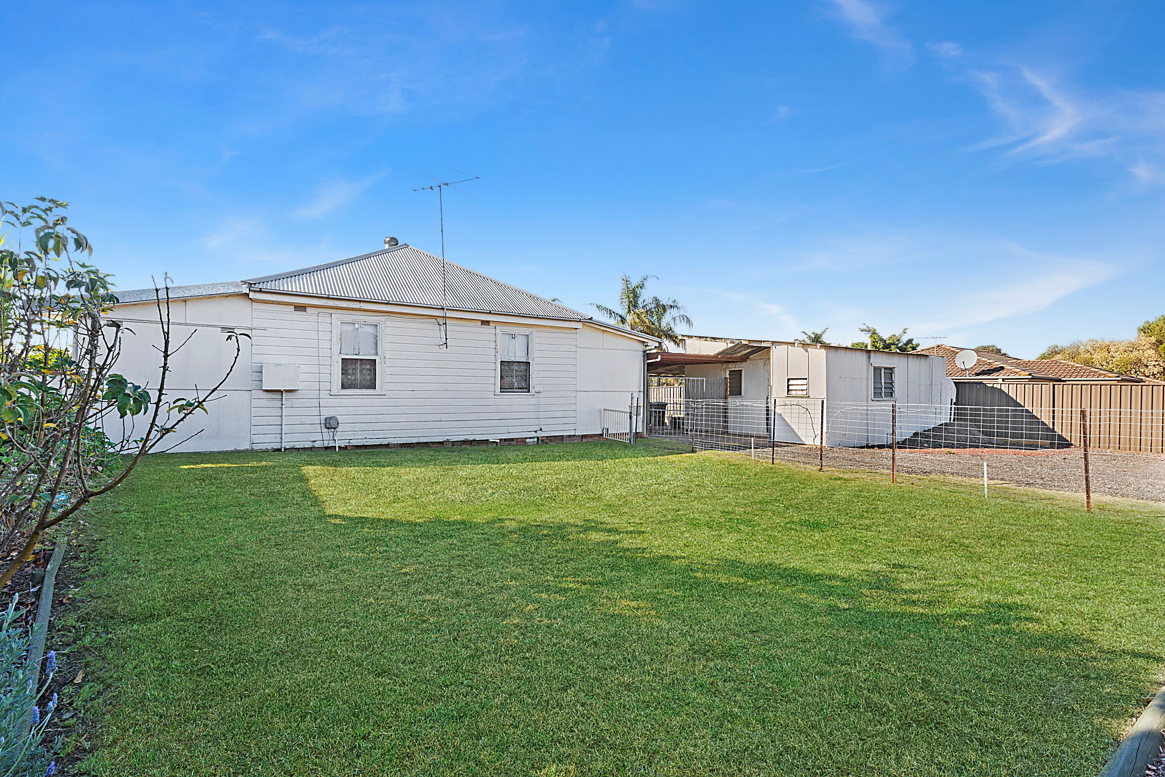 3 Sartor Crescent, Bossley Park - Thumbnail 2