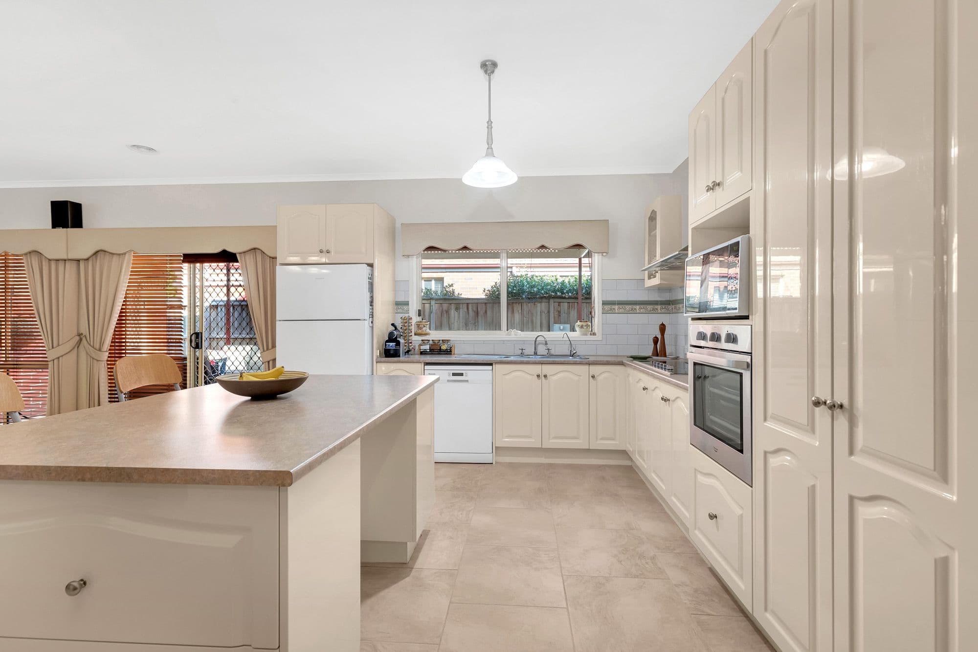 16 Decora Court, Werribee VIC 3030, Werribee - Thumbnail 2