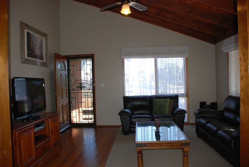 8 Butler Court, WALLAN VIC 3756, Wallan - Thumbnail 2