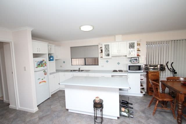 8 Beare Street (Sunset Rise), CLARE SA 5453, Clare - Thumbnail 4