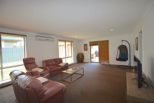 26 Durham Street, Clarence Town - Thumbnail 3