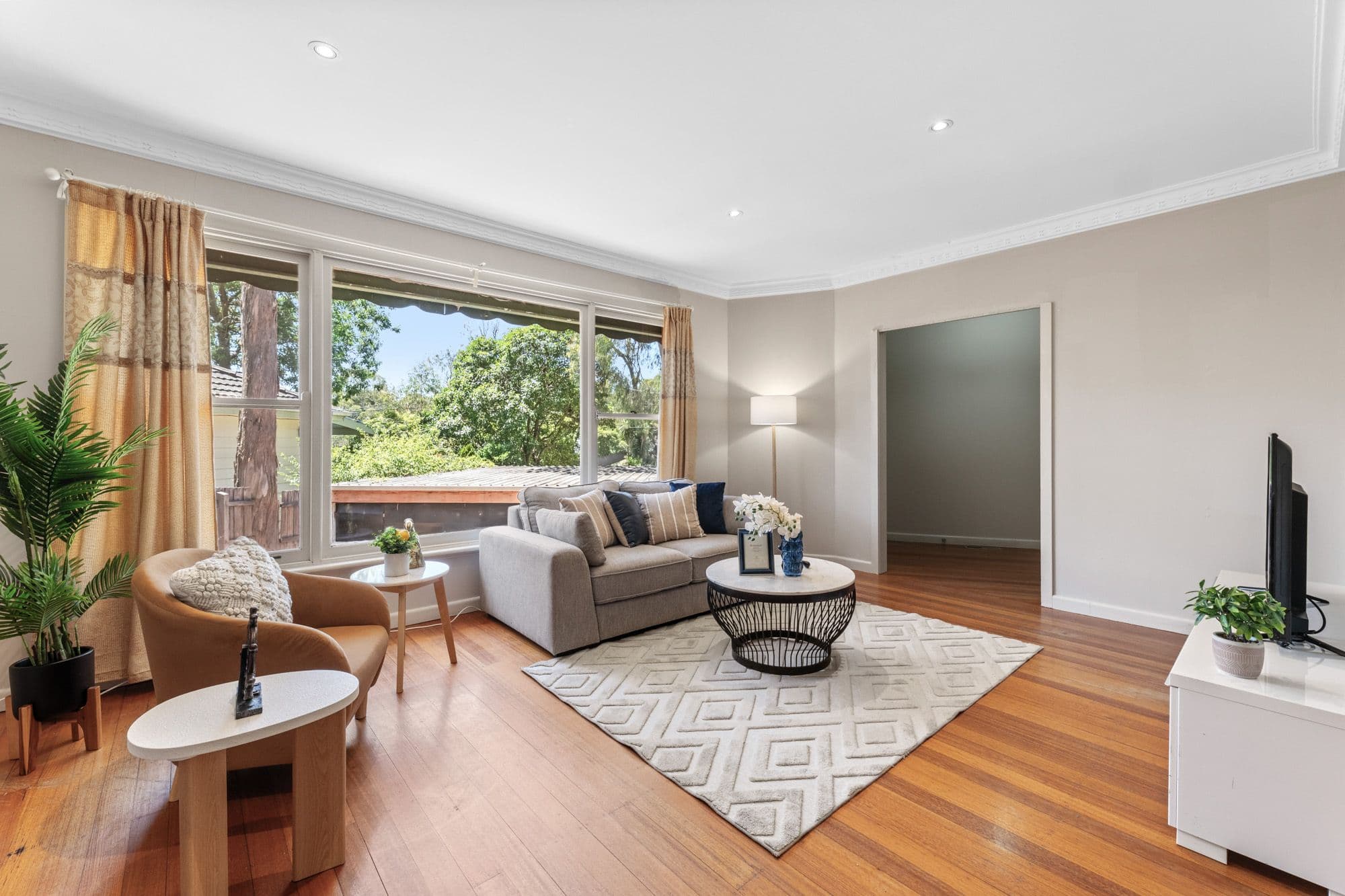 4 Rosalind Crescent, Blackburn VIC 3130, Blackburn - Thumbnail 2