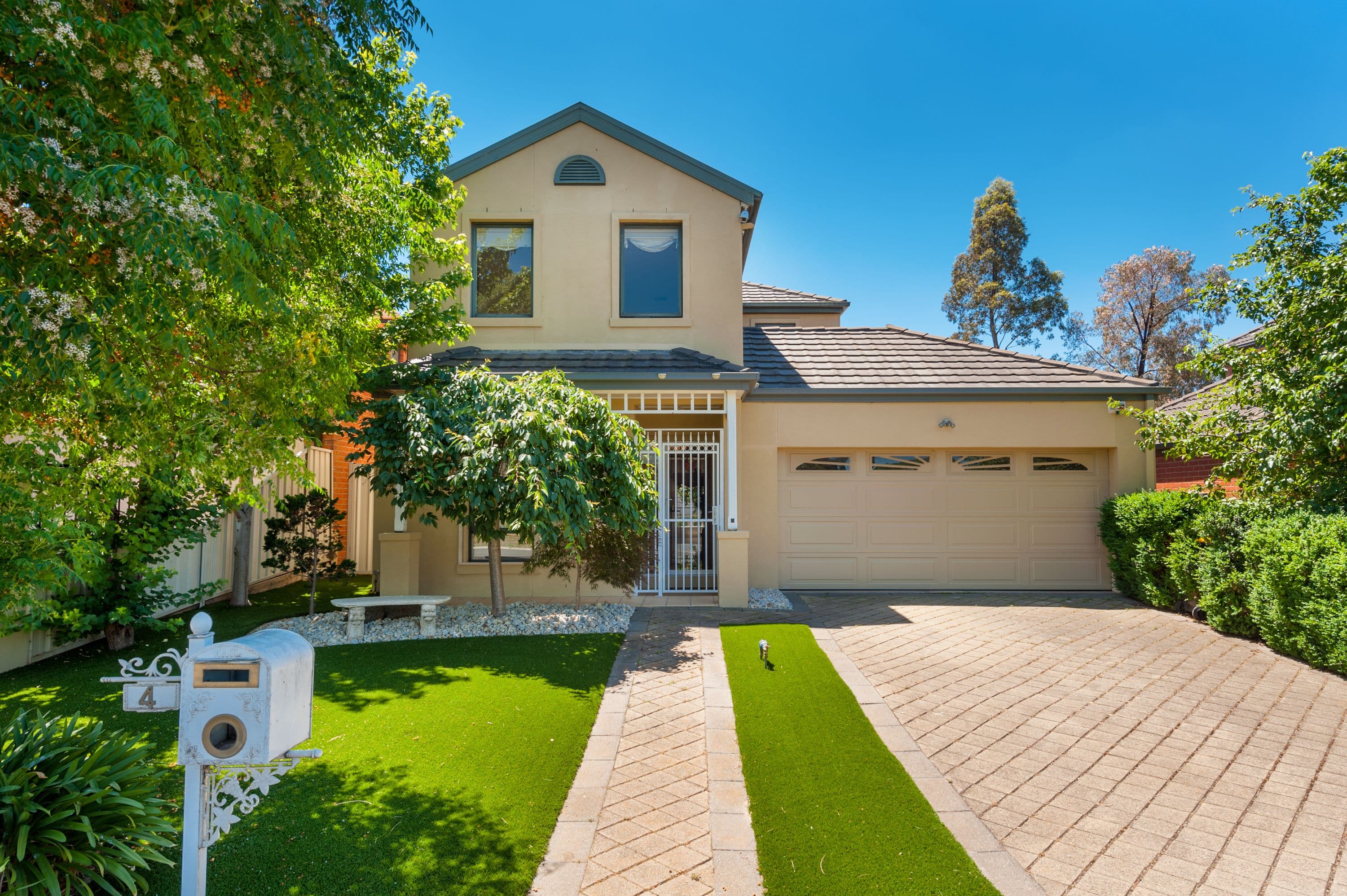 4 Lakeway Close, Caroline Springs VIC 3023, Caroline Springs - Thumbnail 2