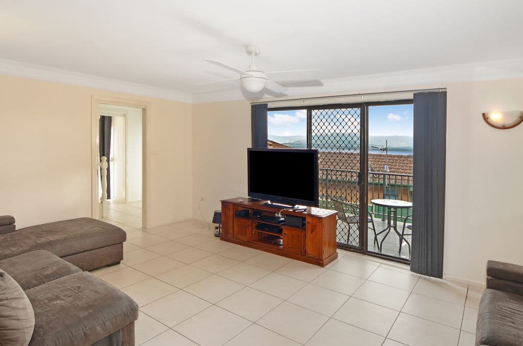 13 Shipton Crescent, Mount Warrigal - Thumbnail 2