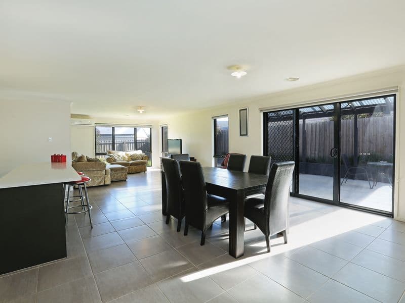 46 Oakwood Crescent, Waurn Ponds VIC 3216, Waurn Ponds - Thumbnail 2