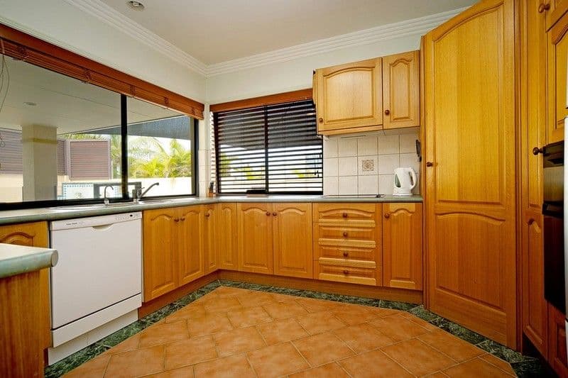 21 Nottinghill Gate Drive, ARUNDEL QLD 4214, Arundel - Thumbnail 6