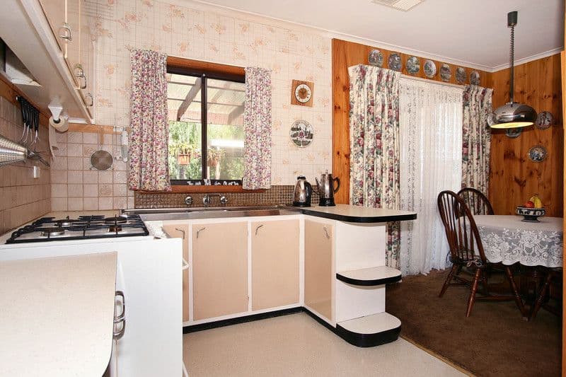 15 Rosedale Crescent, RINGWOOD EAST VIC 3135, Ringwood East - Thumbnail 2