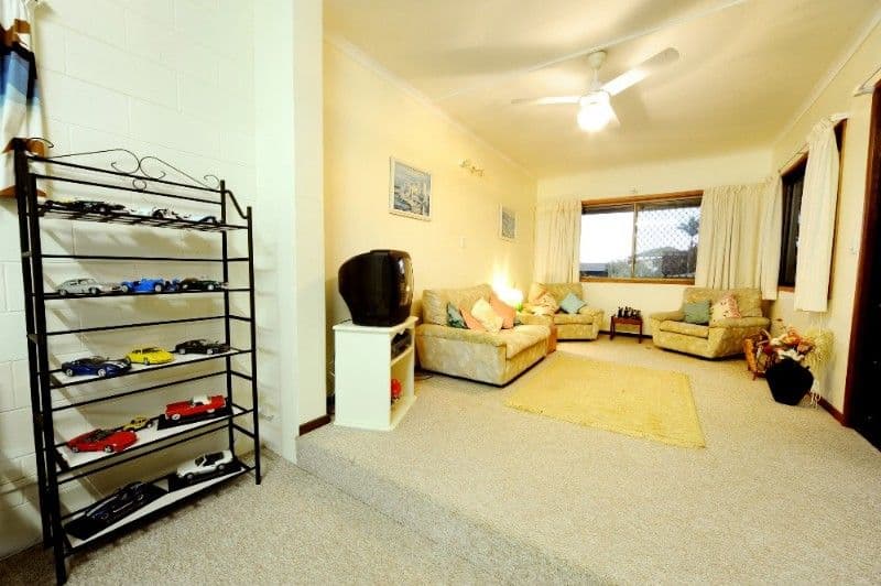 38 Island Drive, CANNONVALE QLD 4802, Cannonvale - Thumbnail 8