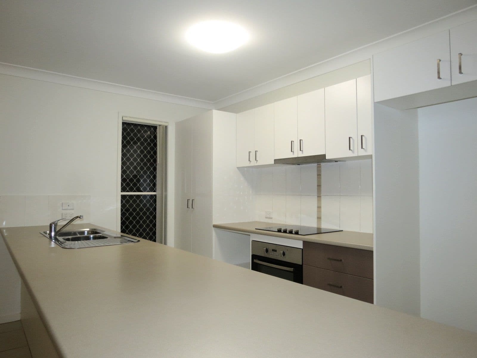 8 Suncrest Street, EMERALD QLD 4720, Emerald - Thumbnail 2