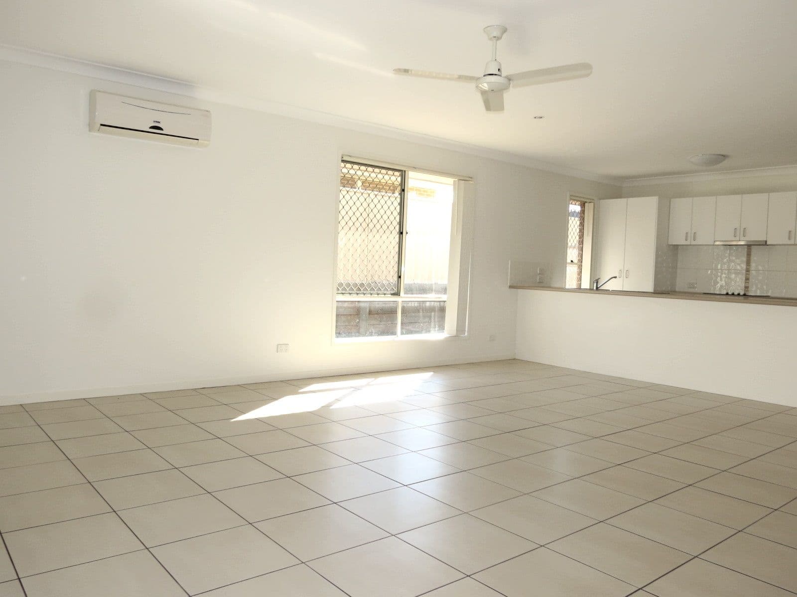 8 Suncrest Street, EMERALD QLD 4720, Emerald - Thumbnail 5