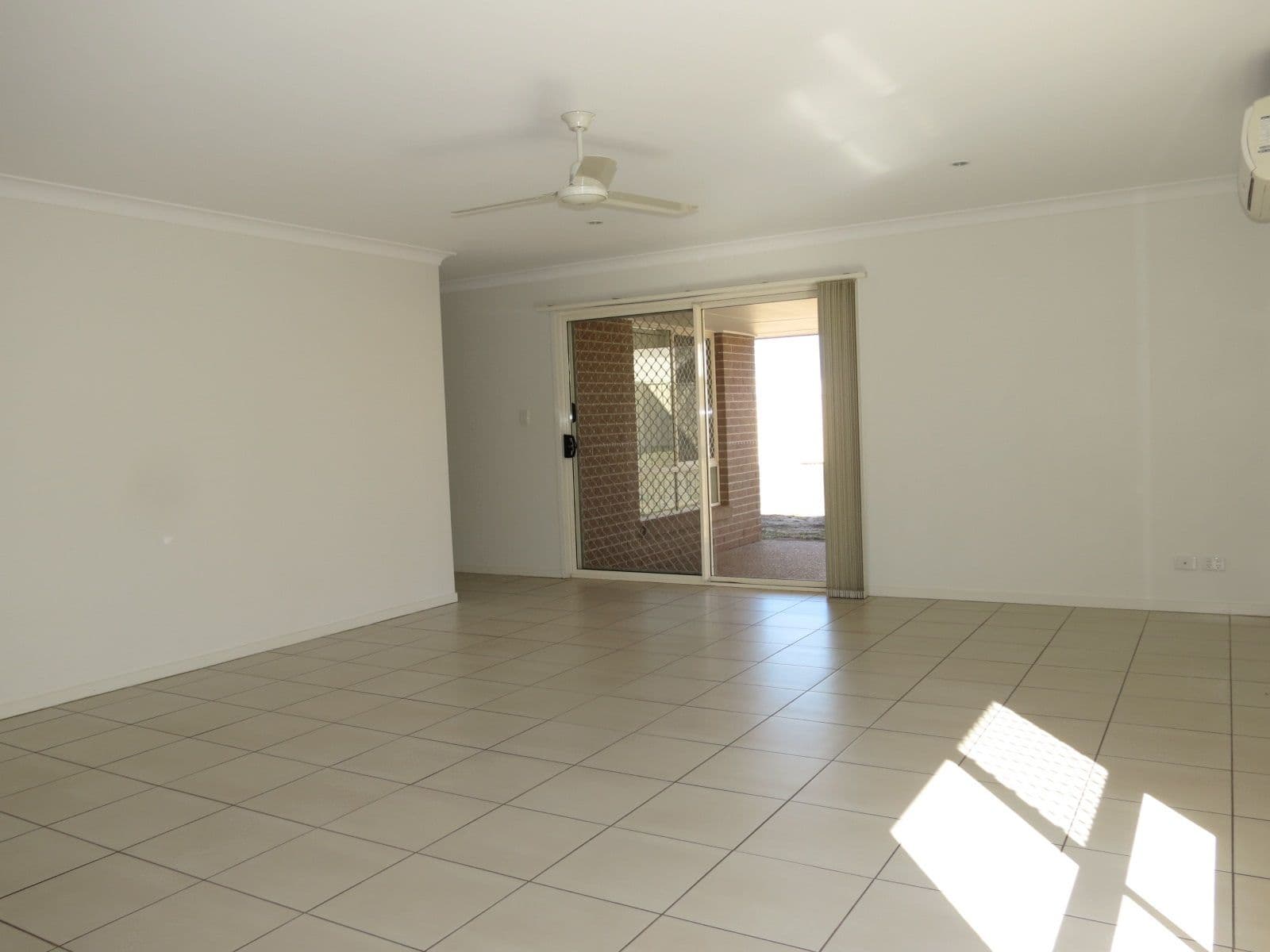 8 Suncrest Street, EMERALD QLD 4720, Emerald - Thumbnail 7