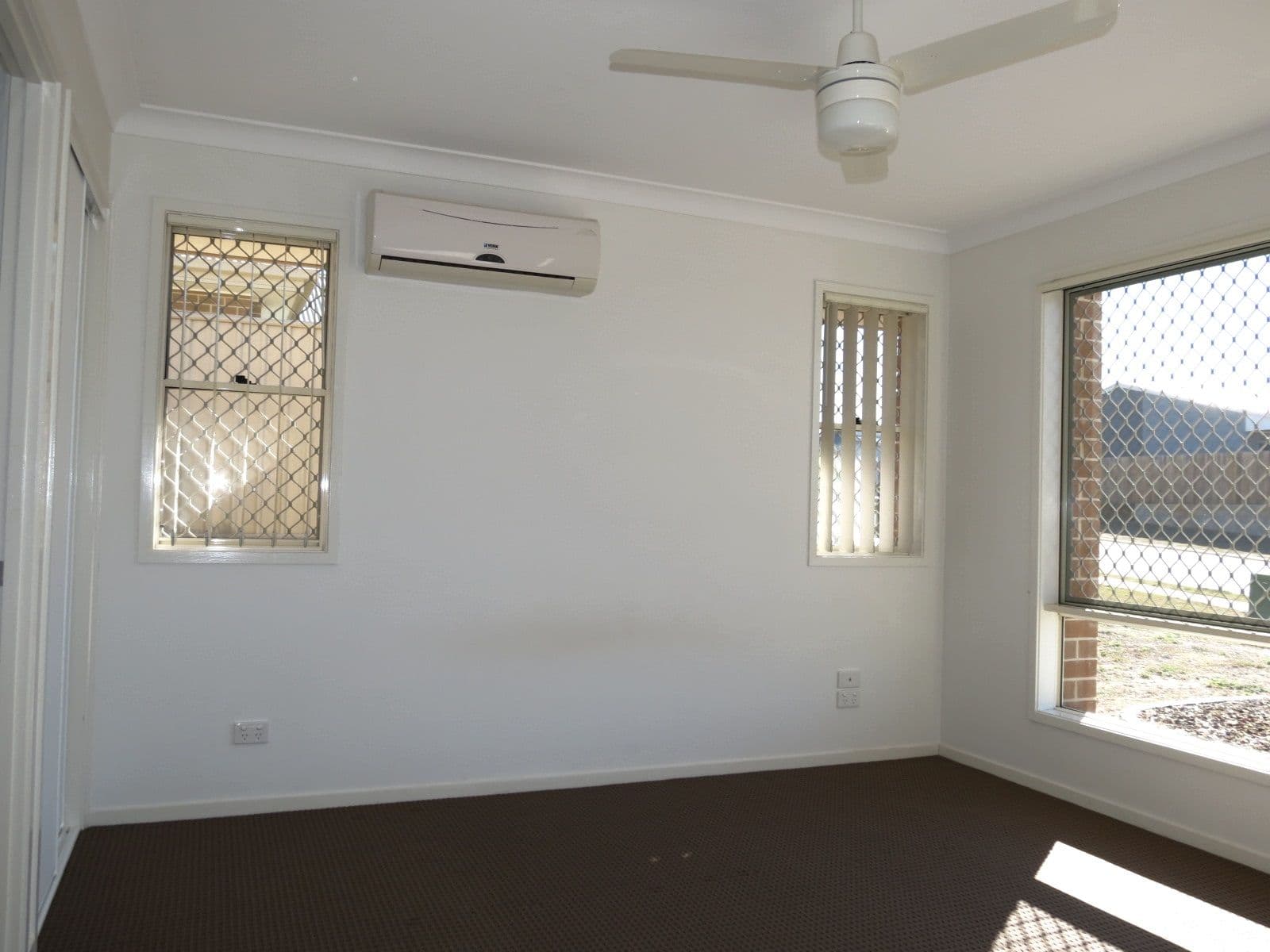 8 Suncrest Street, EMERALD QLD 4720, Emerald - Thumbnail 8