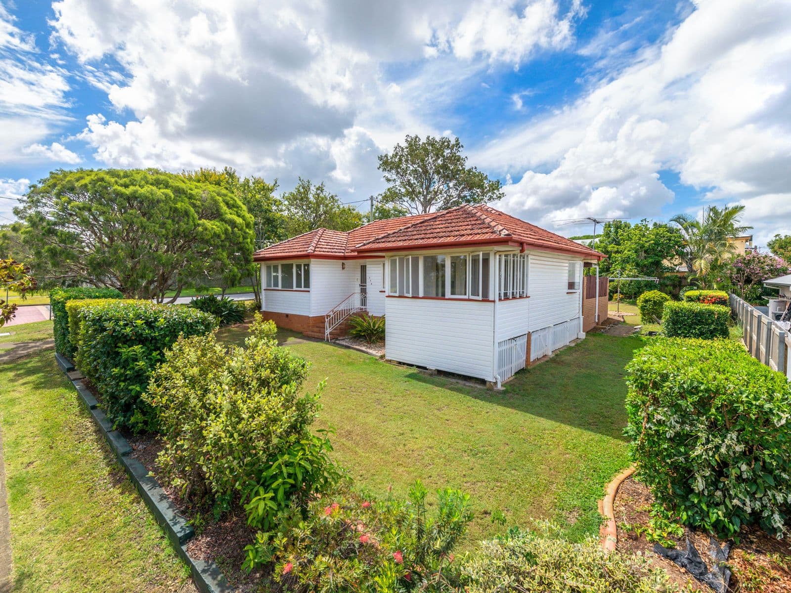240 Cliveden Avenue, Corinda QLD 4075, Corinda - Thumbnail 2