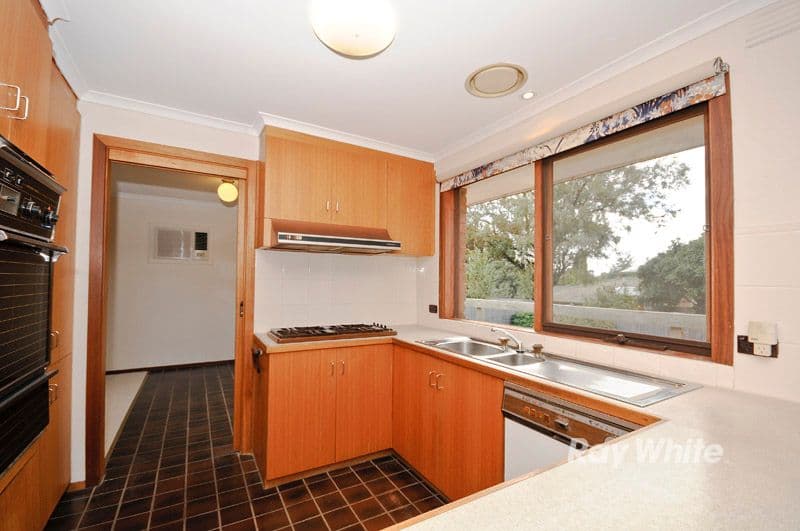 12 Matilda Avenue, WANTIRNA SOUTH VIC 3152, Wantirna South - Thumbnail 2