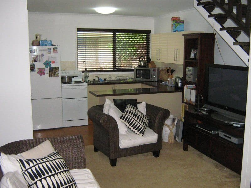 30 Sportsman Avenue, MERMAID BEACH QLD 4218, Mermaid Beach - Thumbnail 2