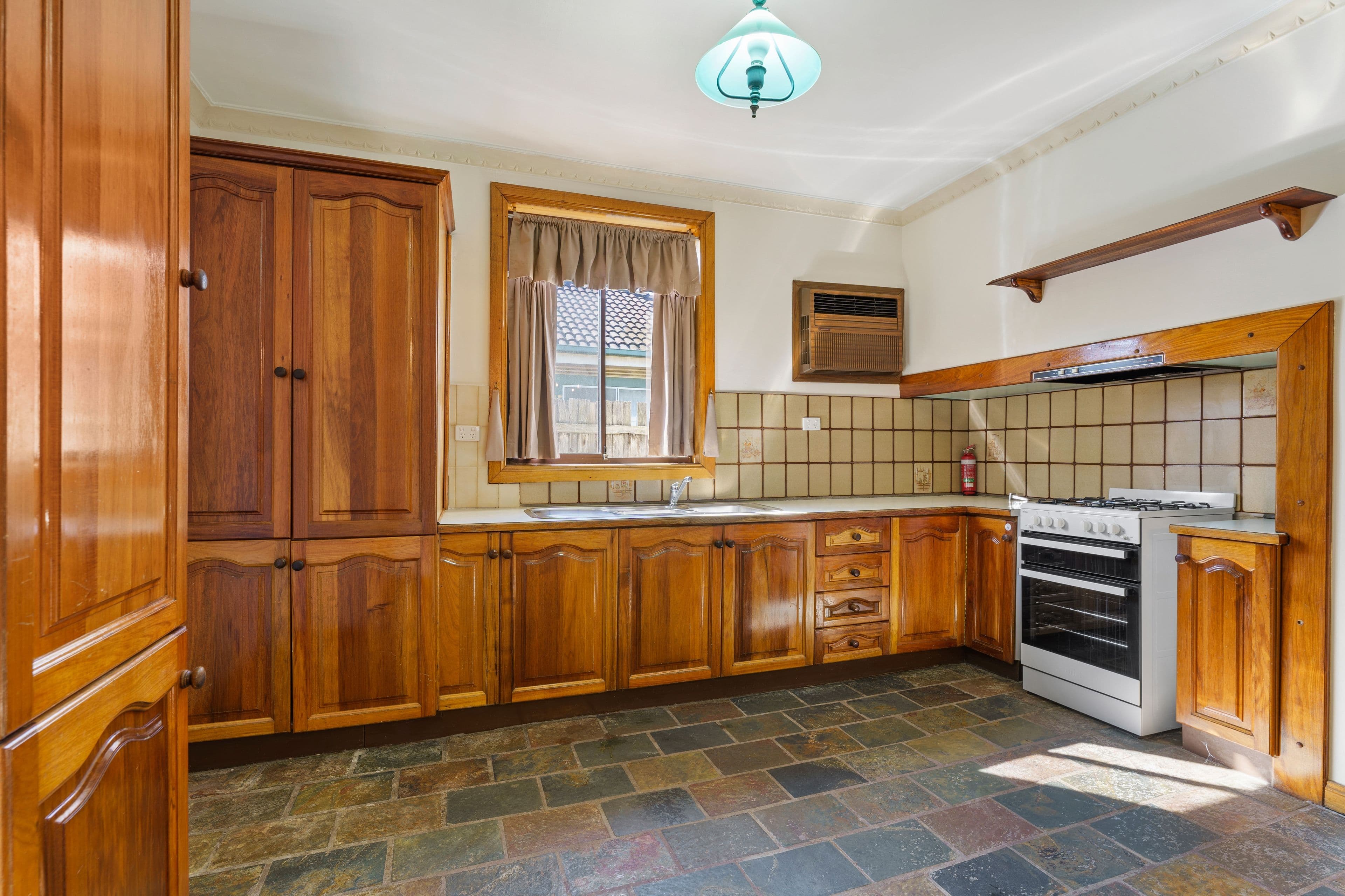 7 Kynoch Street, Deer Park VIC 3023, Deer Park - Thumbnail 4