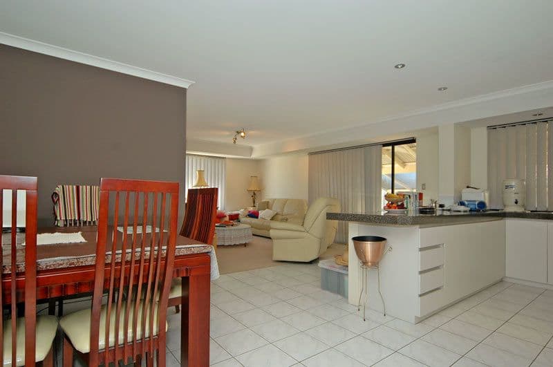 42 Lombardy Crescent, CAVERSHAM WA 6055, Caversham - Thumbnail 2