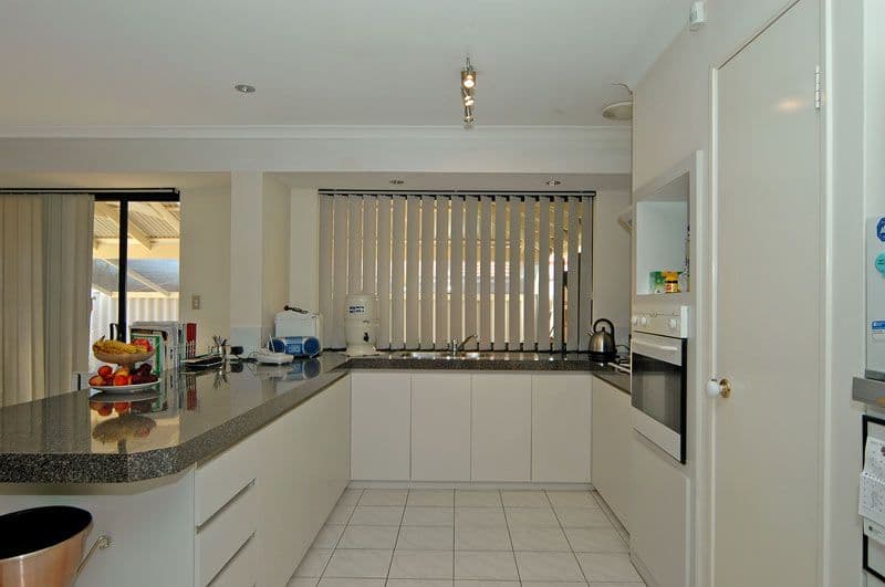 42 Lombardy Crescent, CAVERSHAM WA 6055, Caversham - Thumbnail 5