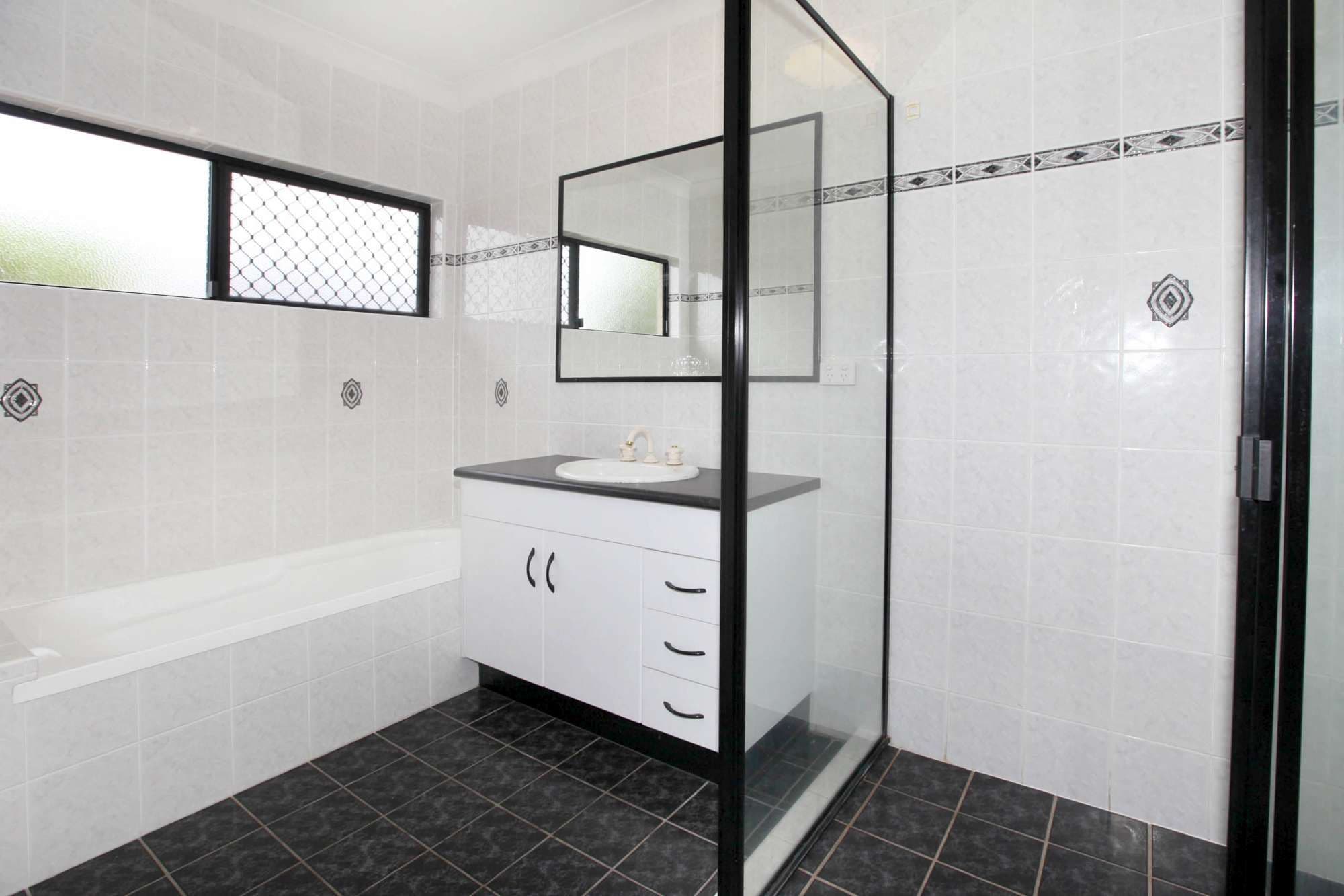 38 Woodbine Drive, ANNANDALE QLD 4814, Annandale - Thumbnail 5