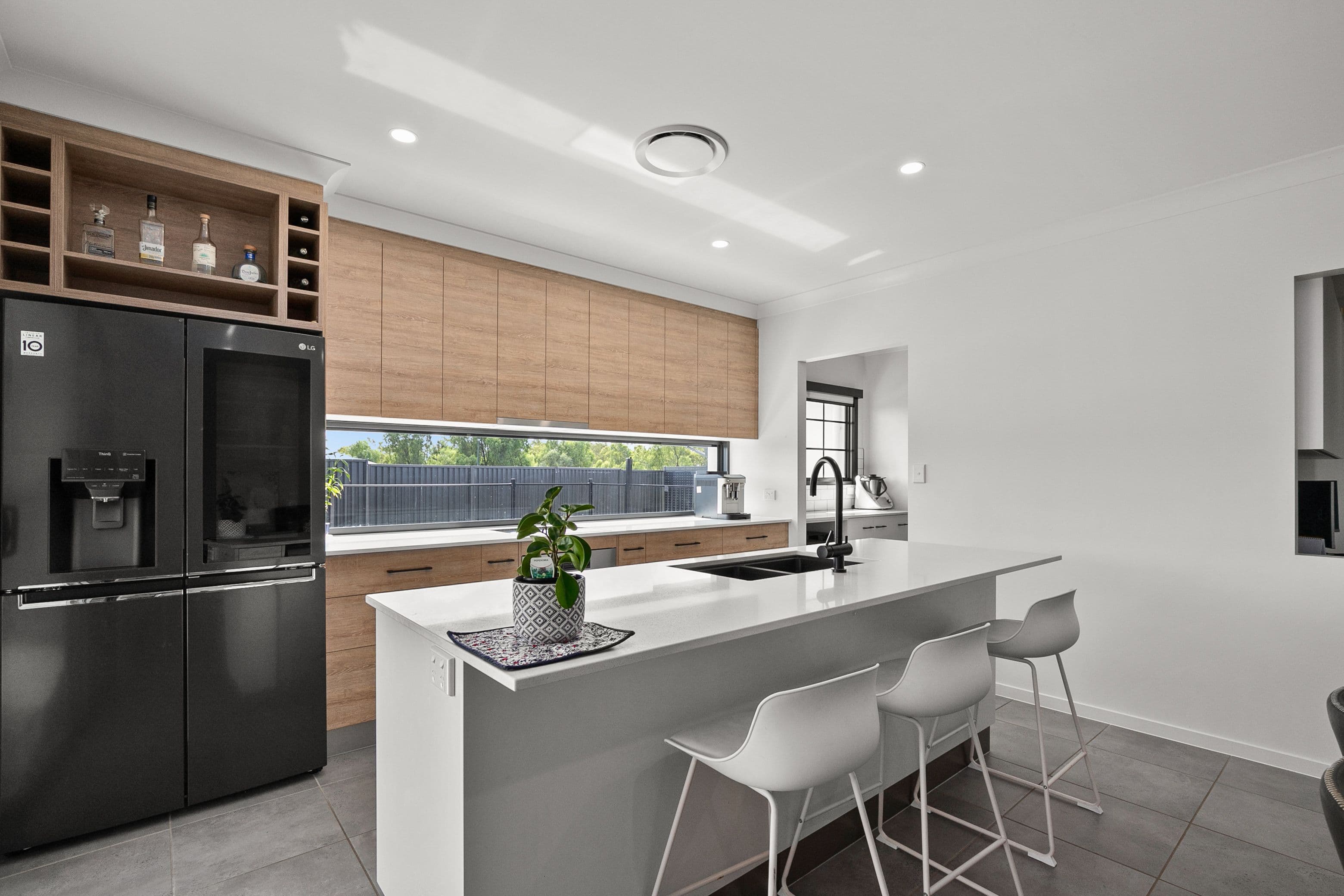 26 - 28 Longford Street, Emerald QLD 4720, Emerald - Thumbnail 3