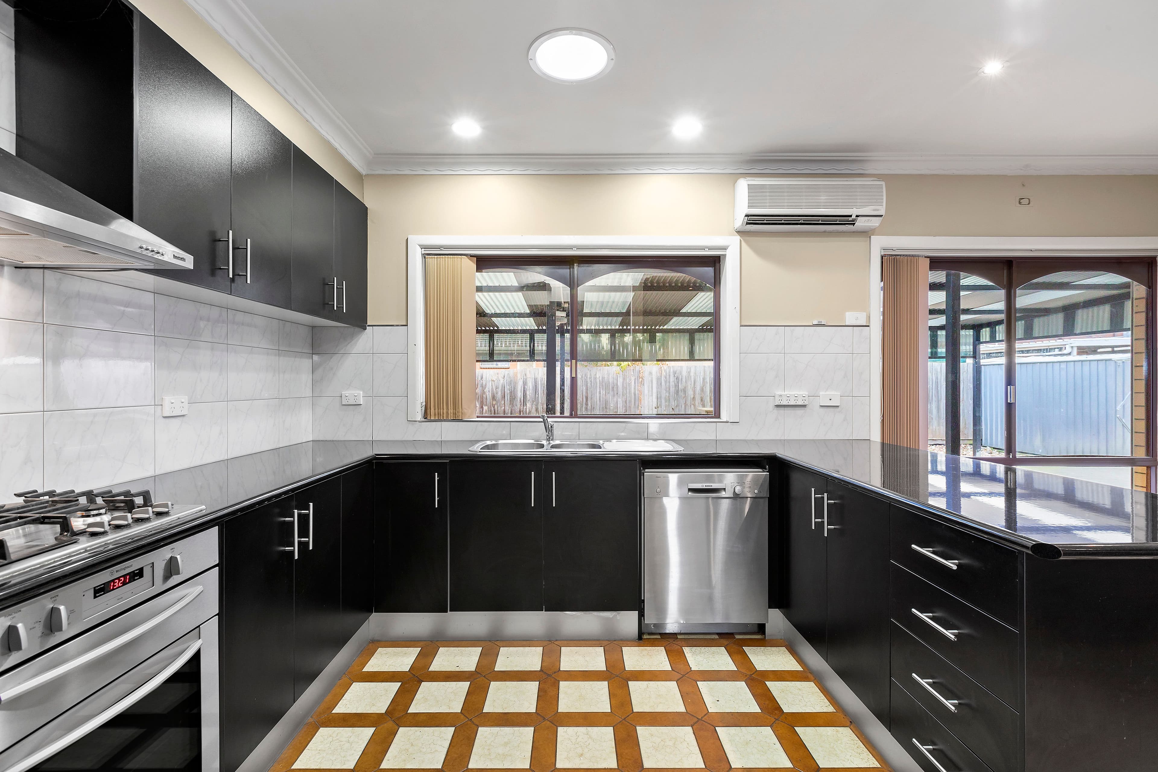 120 Kingsway Drive, Lalor VIC 3075, Lalor - Thumbnail 2
