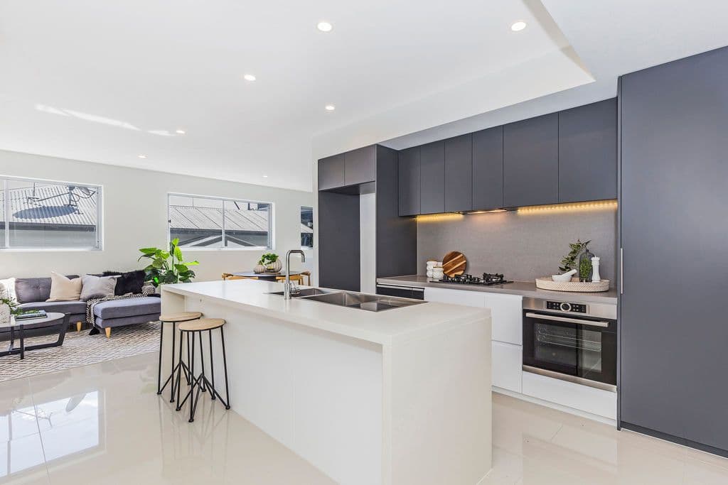 8 Stuart Street, Bulimba QLD 4171, Bulimba - Image 1