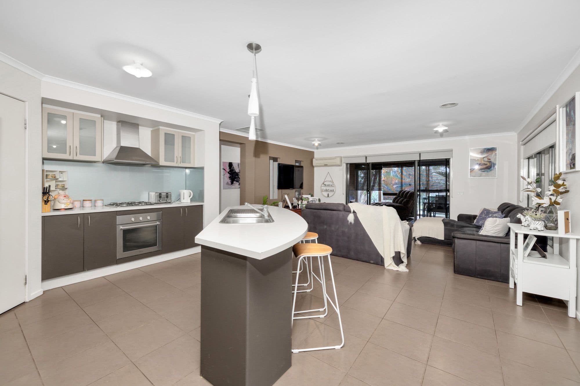 12 Sladen Street, Wyndham Vale VIC 3024, Wyndham Vale - Thumbnail 3