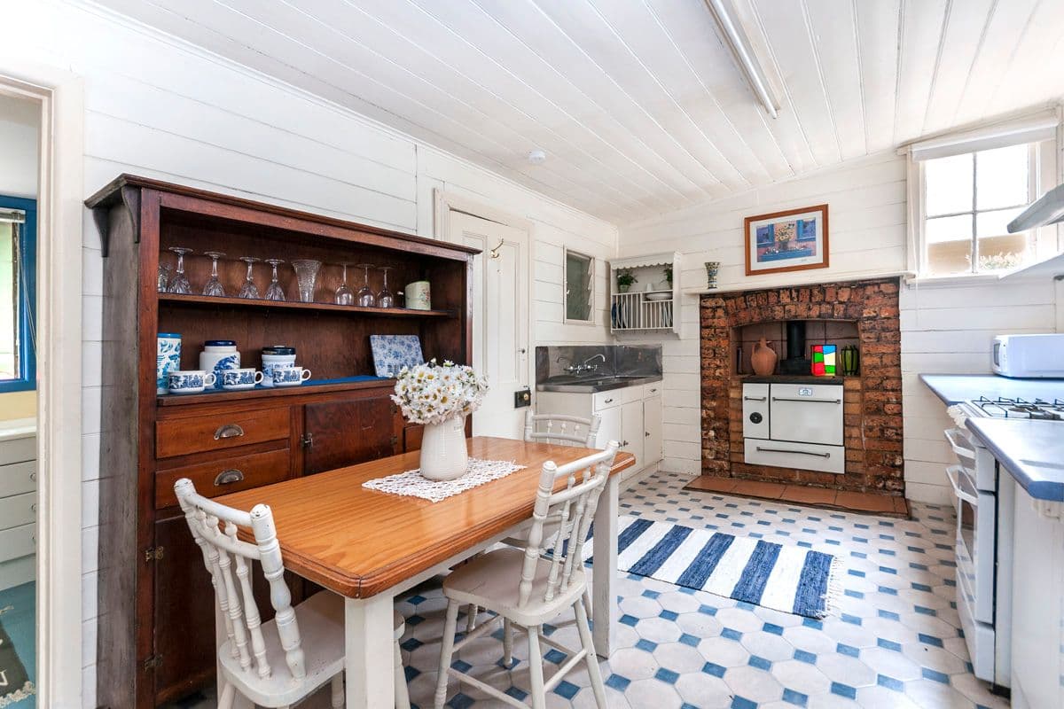 5 Learmonth Street, Hamilton VIC 3300, Hamilton - Thumbnail 2