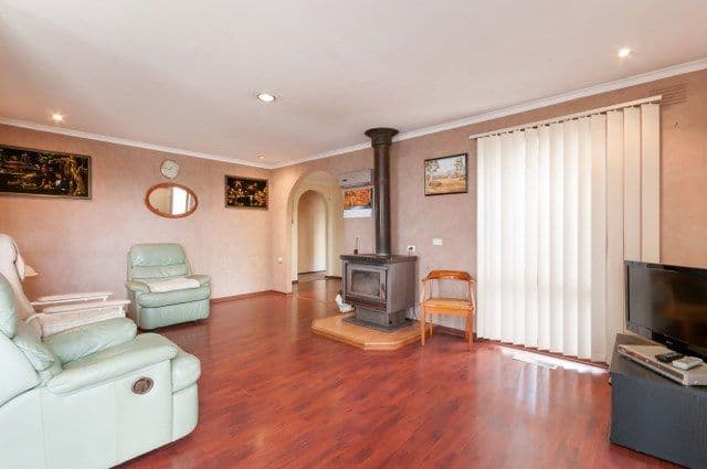98 Arrowsmith Street, BEVERIDGE VIC 3753, Beveridge - Thumbnail 2