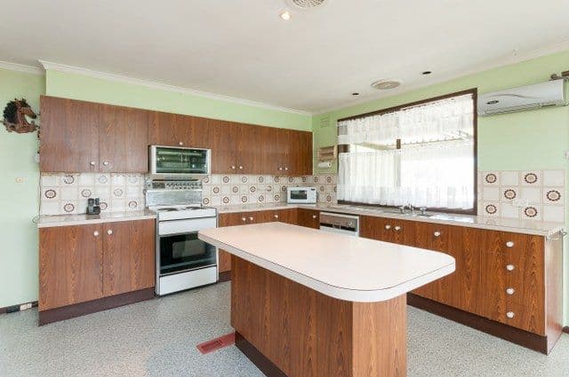 98 Arrowsmith Street, BEVERIDGE VIC 3753, Beveridge - Thumbnail 4