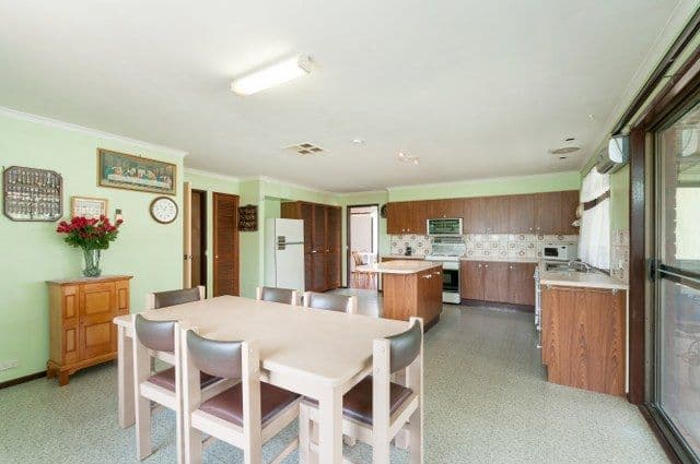 98 Arrowsmith Street, BEVERIDGE VIC 3753, Beveridge - Thumbnail 6