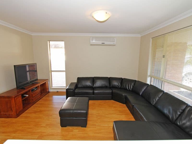 372 Summerlakes Parade, BALLAJURA WA 6066, Ballajura - Thumbnail 2