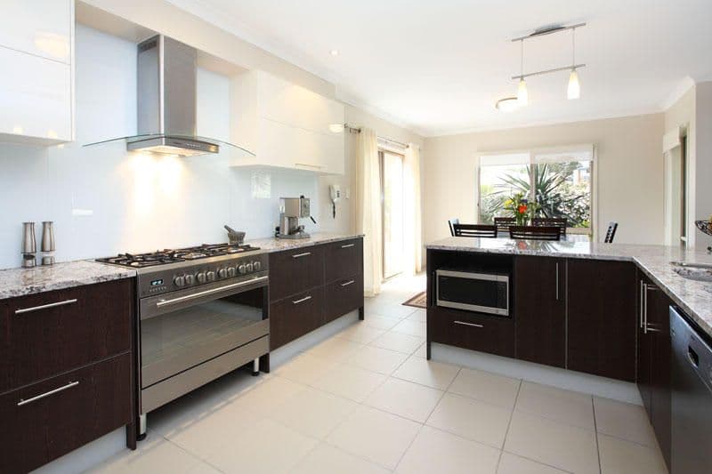 8 Cerbaia Close, BRIDGEMAN DOWNS QLD 4035, Bridgeman Downs - Thumbnail 7