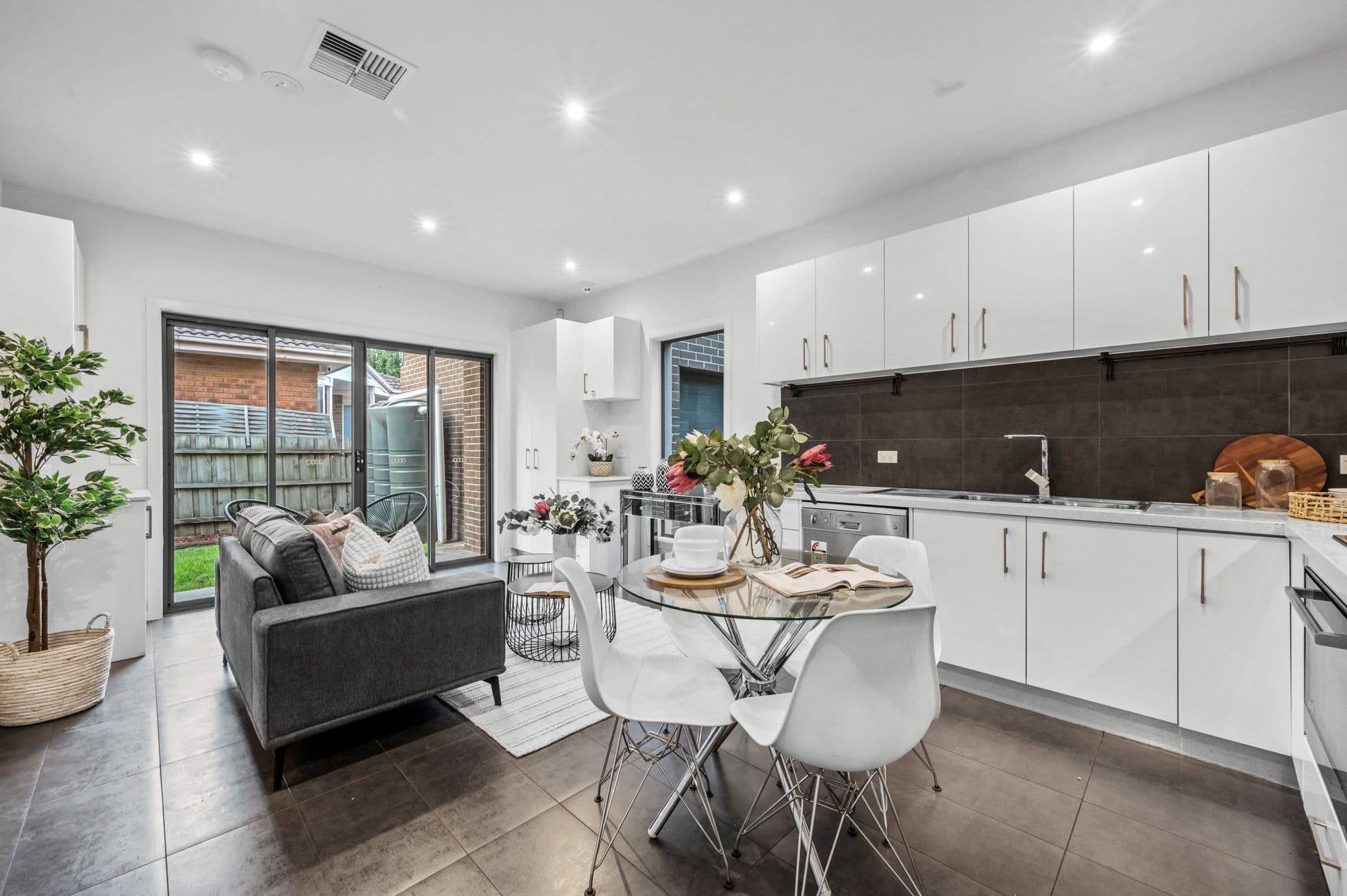 33 Prince Charles Street, Clayton VIC 3168, Clayton - Thumbnail 2
