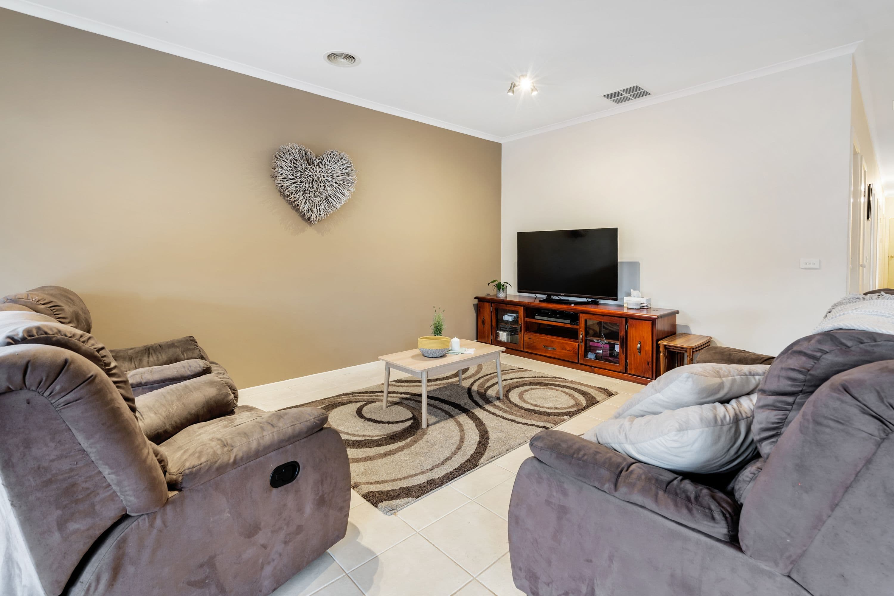 9 Hoxton Crescent, Craigieburn VIC 3064, Craigieburn - Thumbnail 7