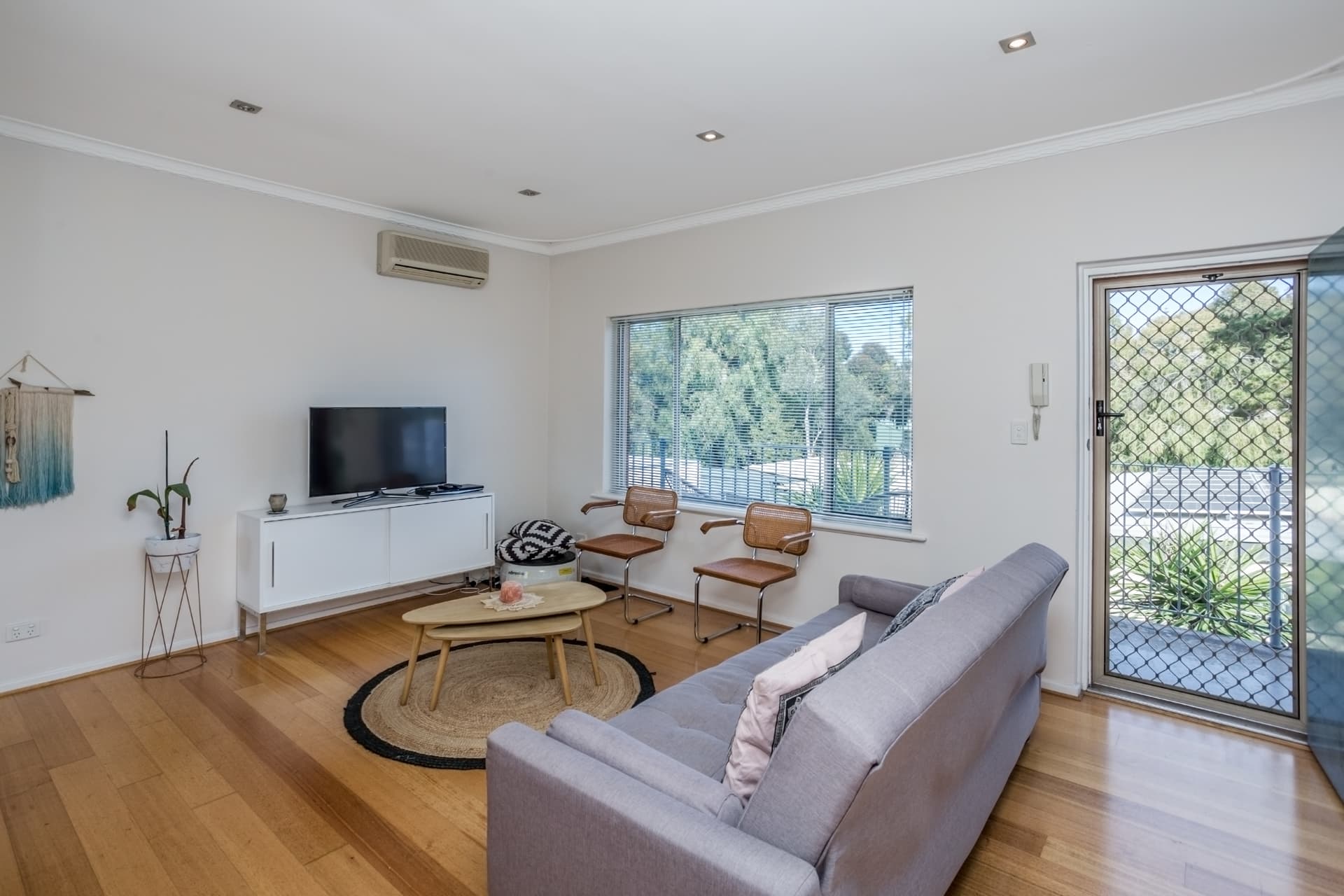 4/12 White Street, Henley Beach - Thumbnail 2