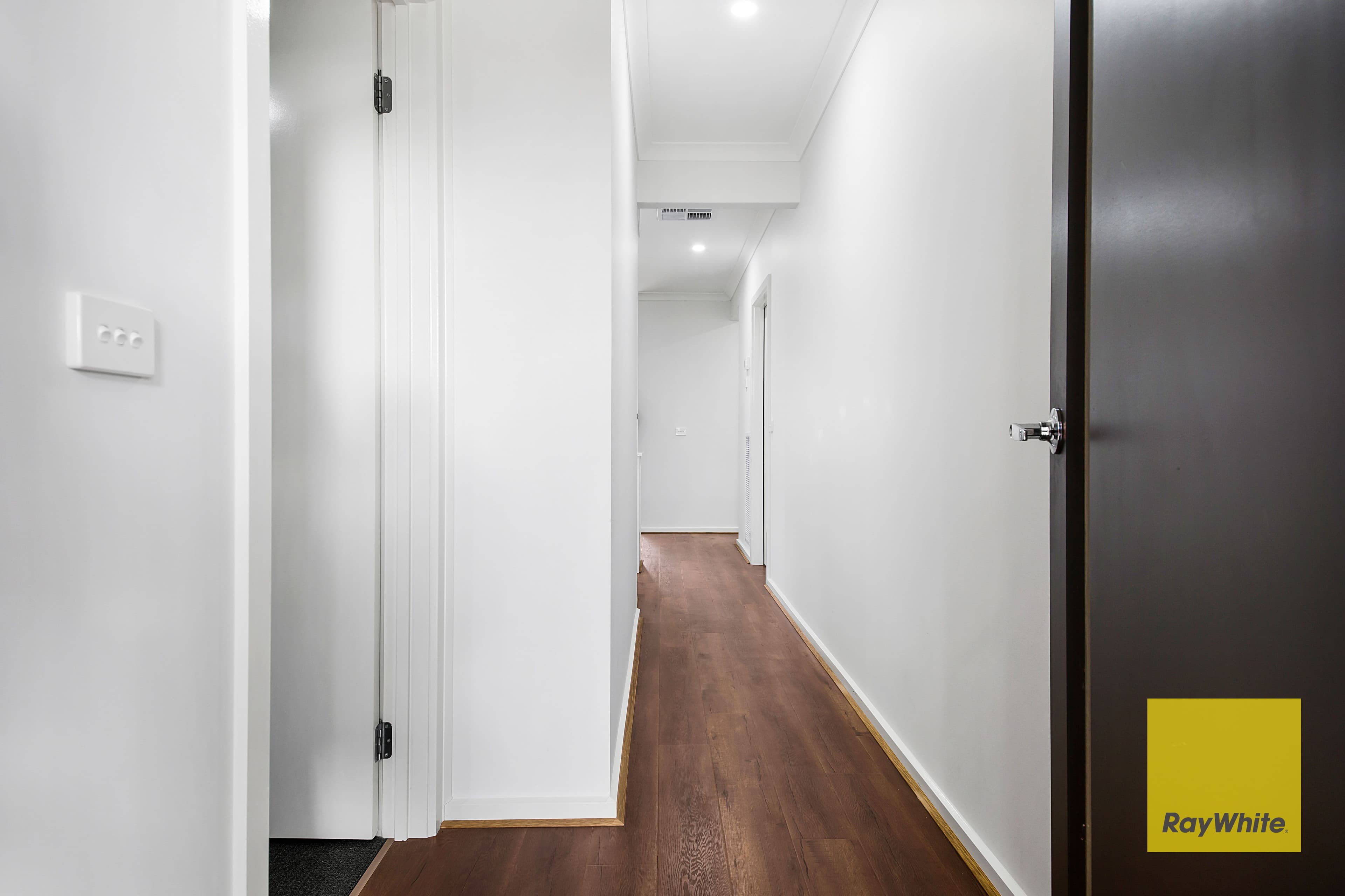 18 Houdini Drive, Tarneit VIC 3029, Tarneit - Thumbnail 3