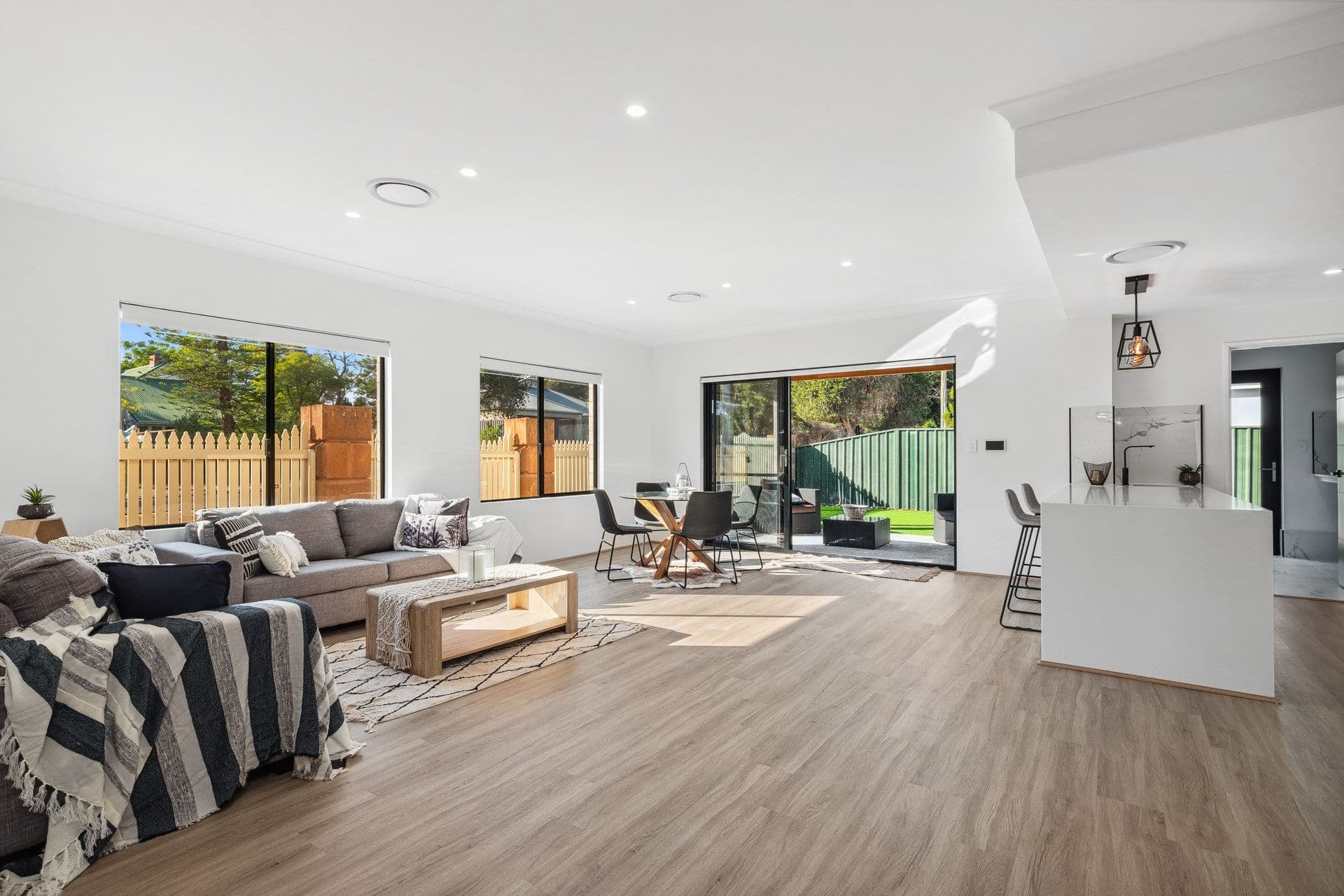 16 Crestview Crescent, Kalamunda WA 6076, Kalamunda - Thumbnail 3