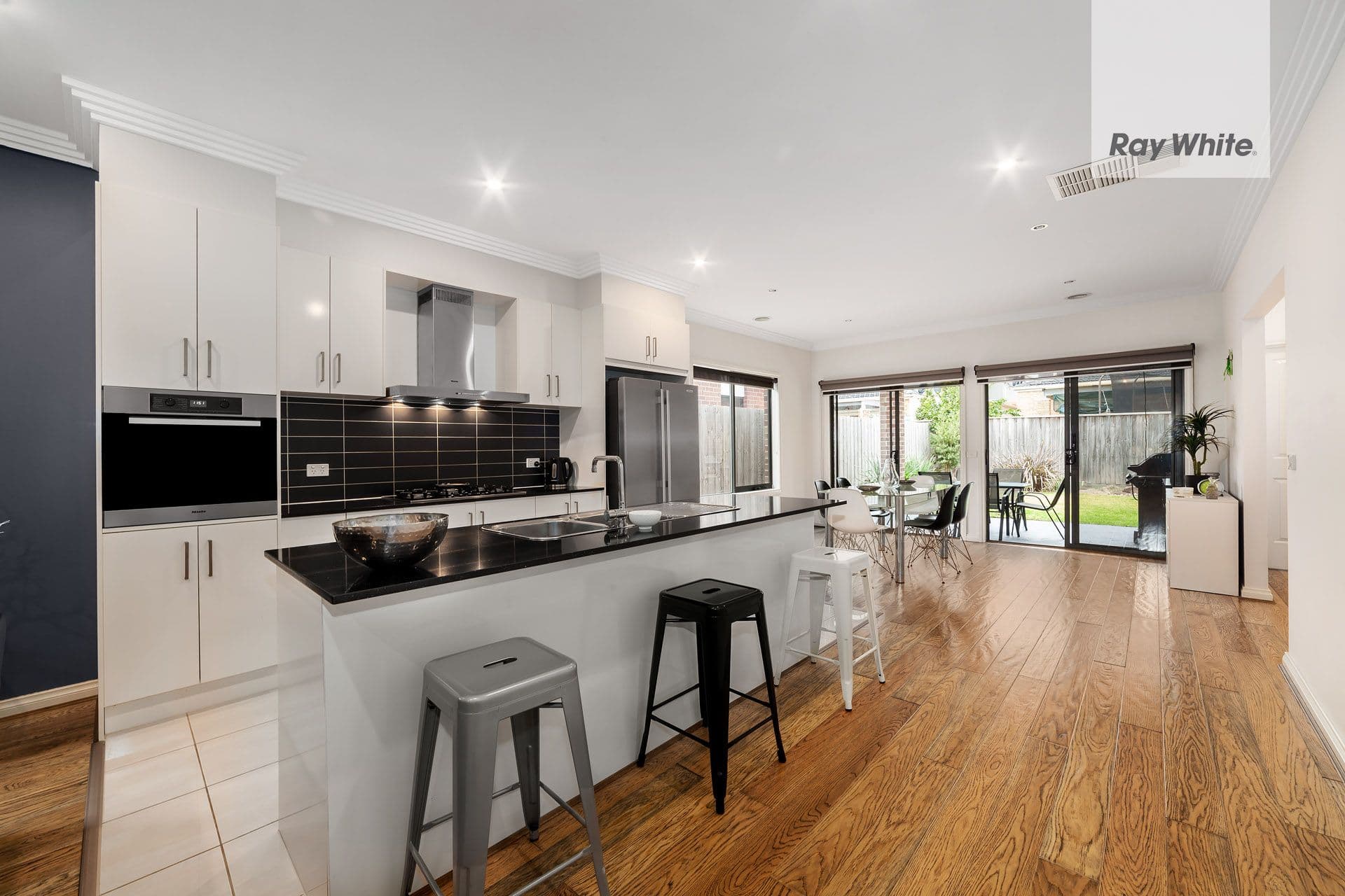 19 Leonie Close, South Morang VIC 3752, South Morang - Thumbnail 2