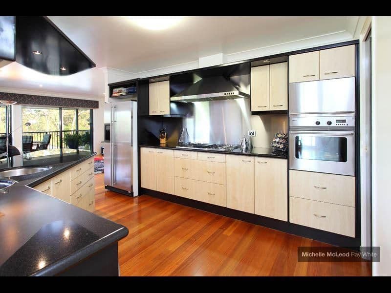 17 Carissa Place, CHAPEL HILL QLD 4069, Chapel Hill - Thumbnail 3